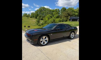 2016 Dodge Challenger SXT Plus
