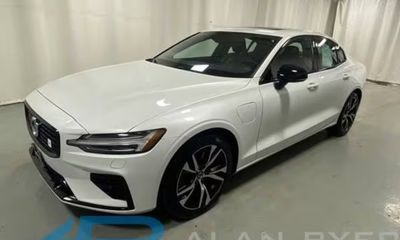 2022 Volvo S60 R Design