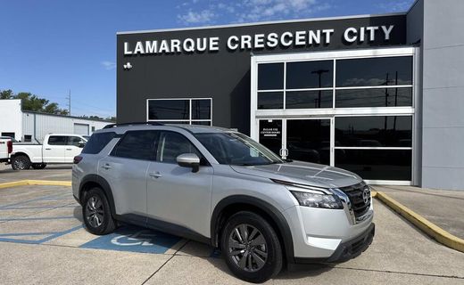 2025 Nissan Pathfinder SV