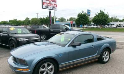 2005 Ford Mustang Deluxe