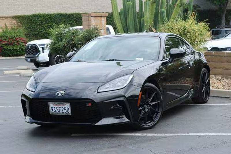 2025 Toyota GR86 — a typically priced live listing