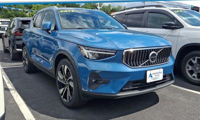 2023 Volvo XC40 Ultimate Bright