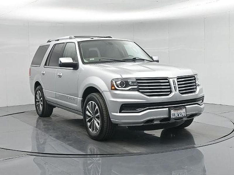 2017 Lincoln Navigator — a typically priced live listing