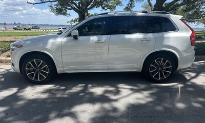 2017 Volvo XC90 Momentum
