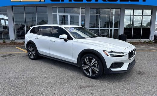 2025 Volvo V60CC Plus