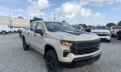 2026 Chevrolet Silverado Trail Boss Custom