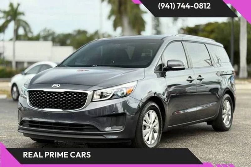 2017 Kia Sedona — a typically priced live listing