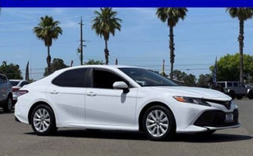 2020 Toyota Camry SE