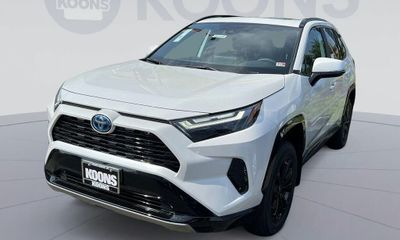 2023 Toyota RAV4 SE