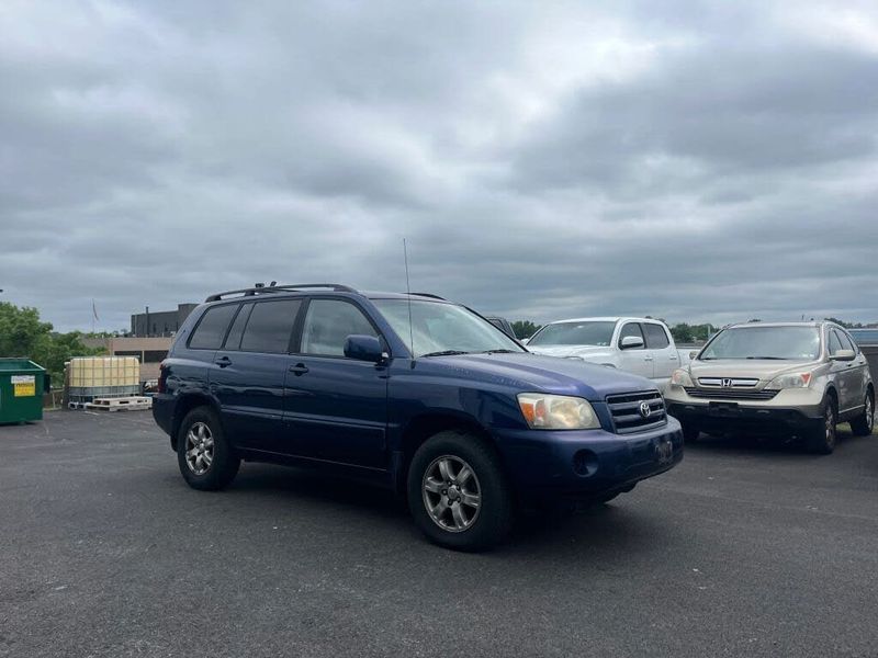2004 Toyota Highlander — a typically priced live listing