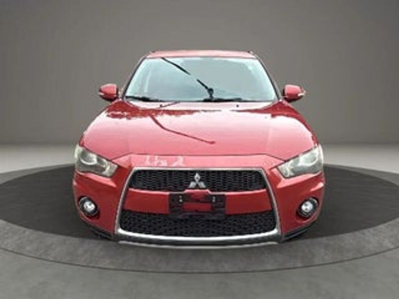 2011 Mitsubishi Outlander — a typically priced live listing