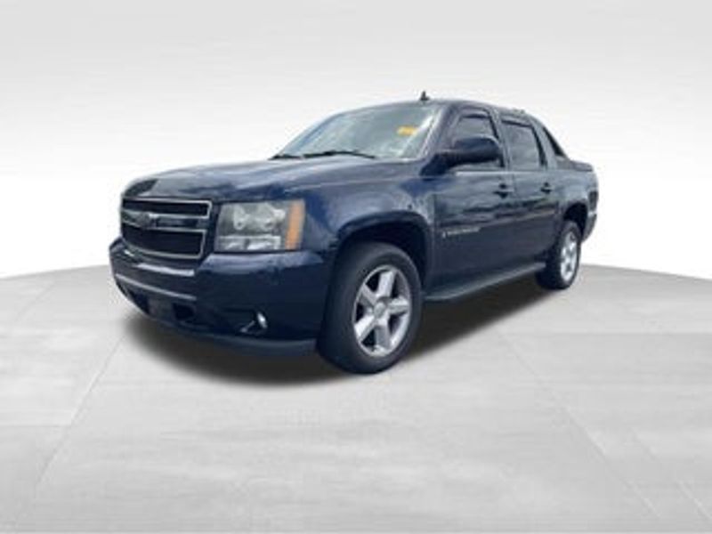 2008 Chevrolet Avalanche — a typically priced live listing