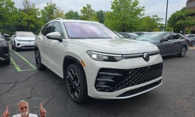 2025 Volkswagen Tiguan 4Motion SEL R