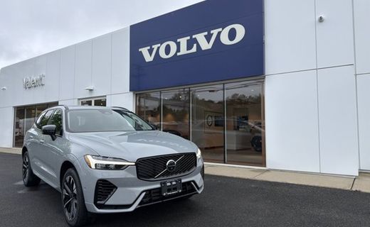 2026 Volvo XC60 Plus Dark