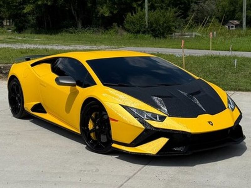 2024 Lamborghini Huracan — a typically priced live listing