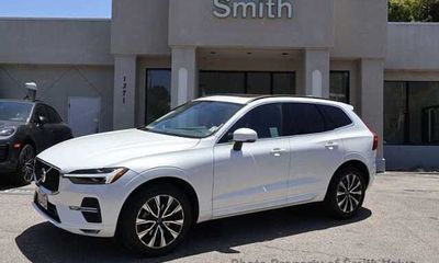 2023 Volvo XC60 Core Bright Theme