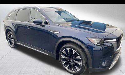 2024 Mazda CX-90 Premium Package