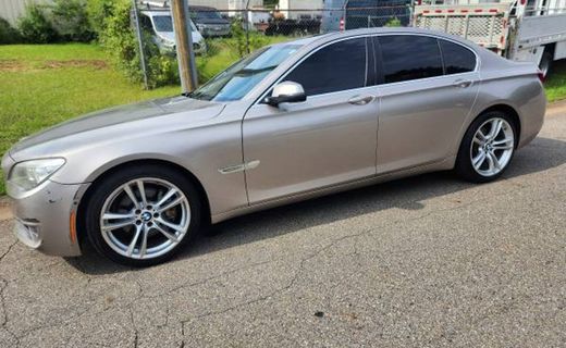 2013 BMW 740i