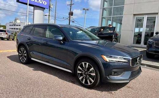 2023 Volvo V60CC Ultimate