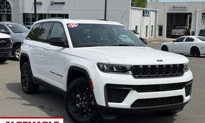 2026 Jeep Grand Cherokee Base Laredo