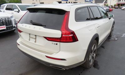 2020 Volvo V60CC Momentum