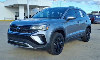 2024 Volkswagen Taos 4Motion SE