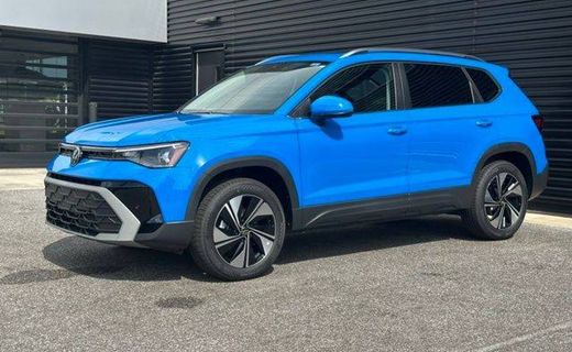 2025 Volkswagen Taos 4MOTION SE