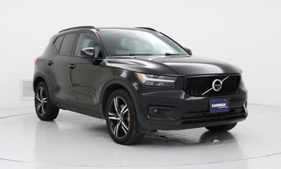 2022 Volvo XC40 R Design