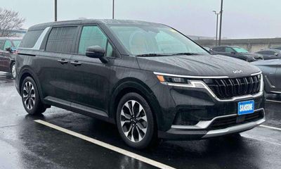 2023 Kia Carnival EX