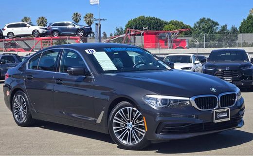 2019 BMW 530E