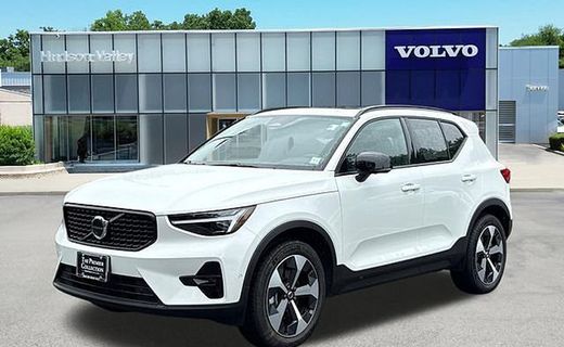 2026 Volvo XC40 Plus Dark