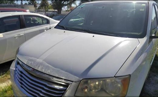 2012 Chrysler Town AND Country