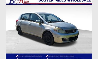 2011 Nissan Versa 18 S Hatchback