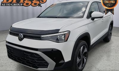 2025 Volkswagen Taos 4MOTION SE