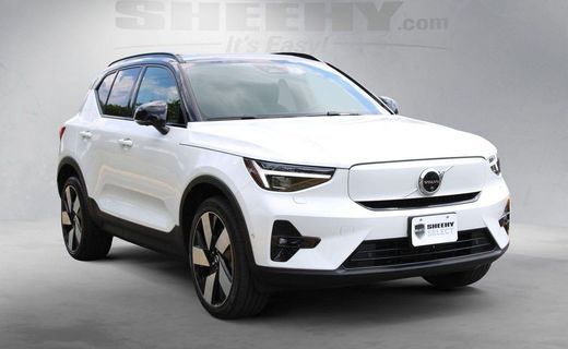 2023 Volvo XC40 Ultimate Dark