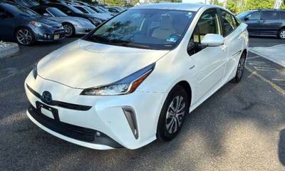 2020 Toyota Prius LE