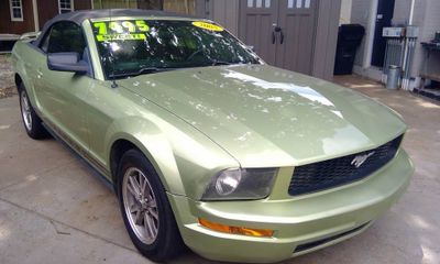 2005 Ford Mustang Deluxe