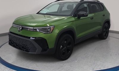 2026 Volkswagen Taos 4MOTION SE Black