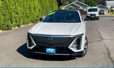 2024 Cadillac Lyriq Tech 1