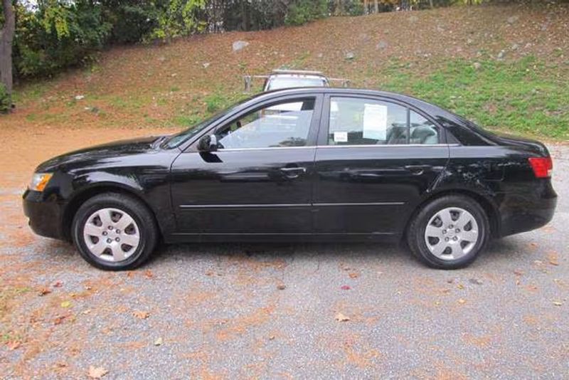 2007 Hyundai Sonata — a typically priced live listing