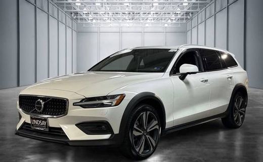 2025 Volvo V60CC Plus