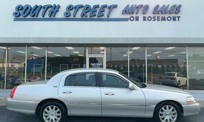 2009 Lincoln Town CAR Signature Limited