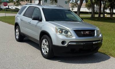 2011 GMC Acadia SLE 1