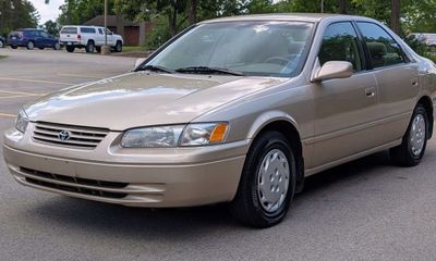 1998 Toyota Camry LE