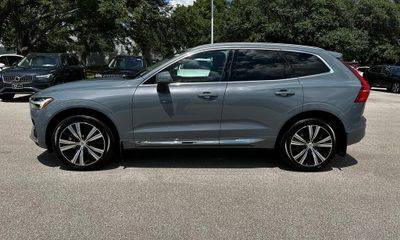 2023 Volvo XC60 Plus Bright