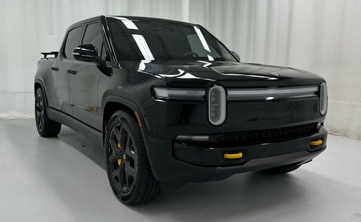 2025 Rivian R1T Premium