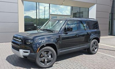 2025 Land Rover Defender 110 S