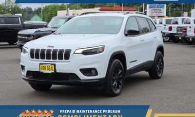 2023 Jeep Cherokee Altitude LUX