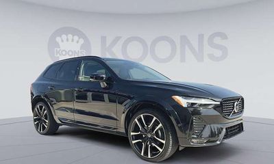 2024 Volvo XC60 Ultimate Dark