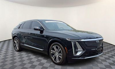 2024 Cadillac Lyriq LUX 2